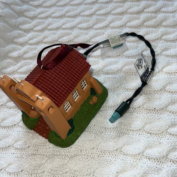 Hallmark Church light up Ornament - Picture 6 of 6